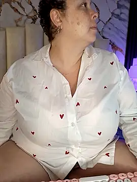 Snapshot of mollieblue69 chatting on 02/05/26, 12:43 mollieblue69 online show from 02/05/26, 12:43