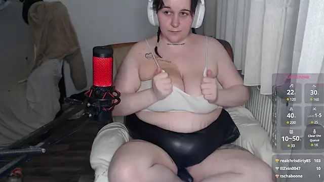 Snapshot of Lia-Bloom chatting on 02/21/25, 02:06 Lia-Bloom online show from 02/21/25, 02:06