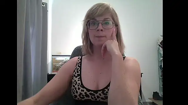 SavannaGirly online show from 02/11/25, 07:44