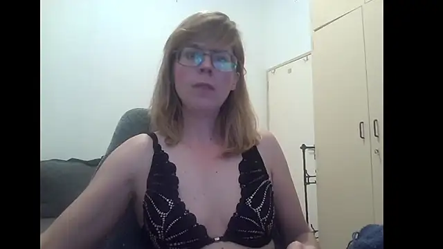 SavannaGirly online show from 12/16/25, 10:09