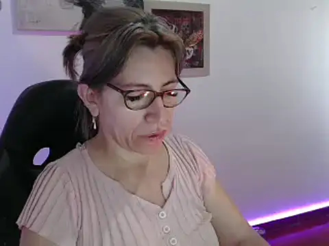 Snapshot of Chayla_Ruiz chatting on 12/19/24, 09:28 Chayla Ruiz online show from 12/19/24, 09:28