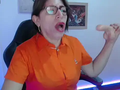 Snapshot of Chayla_Ruiz chatting on 01/01/25, 01:37 Chayla Ruiz online show from 01/01/25, 01:37