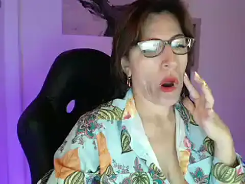 Snapshot of Chayla_Ruiz chatting on 02/04/25, 12:00 Chayla Ruiz online show from 02/04/25, 12:00