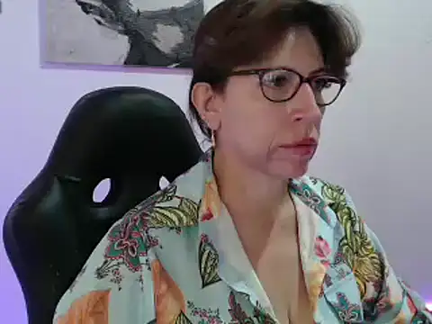 Snapshot of Chayla_Ruiz chatting on 02/04/25, 09:52 Chayla Ruiz online show from 02/04/25, 09:52