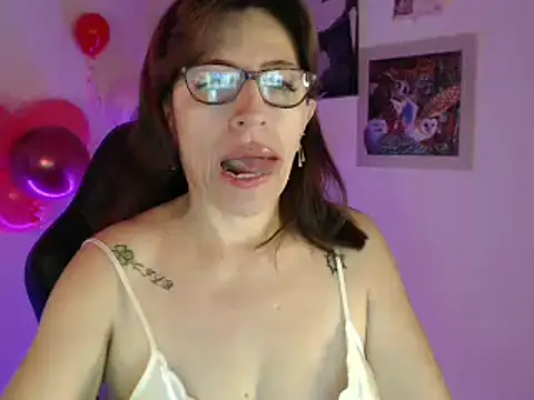Snapshot of Chayla_Ruiz chatting on 02/14/25, 01:08 Chayla Ruiz online show from 02/14/25, 01:08