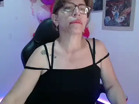 Snapshot of Chayla_Ruiz chatting on 02/18/25, 09:42 Chayla Ruiz online show from 02/18/25, 09:42