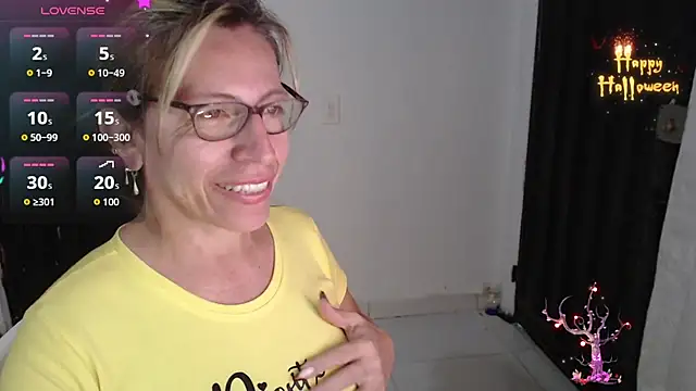 Chayla Ruiz online show from 11/10/25, 10:20