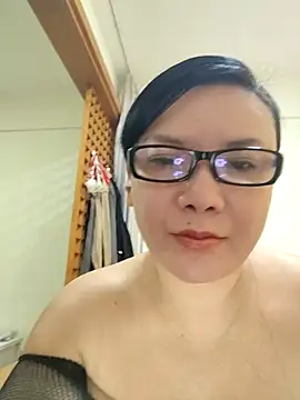 LILYsweetfcup online show from 12/17/25, 12:38