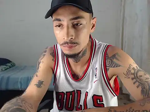 emiliano hottt online show from 09/29/25, 09:08