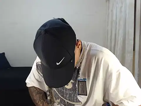 emiliano hottt online show from 10/27/25, 08:24