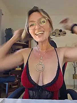 MissMialicious online show from 05/14/26, 04:25