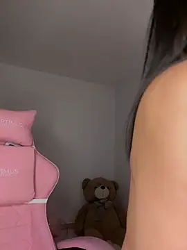 Snapshot of jailyncam_ chatting on 07/14/26, 02:05 jailyncam online show from 07/14/26, 02:05