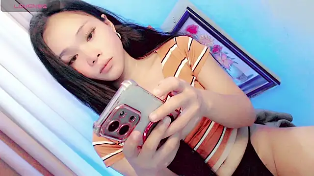 Snapshot of amomentoflust69 chatting on 06/04/26, 11:16 amomentoflust69 online show from 06/04/26, 11:16
