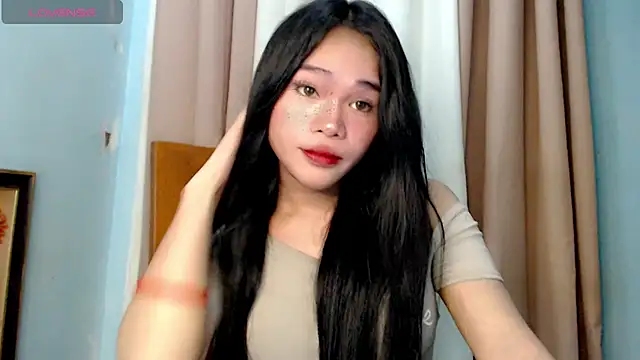 Snapshot of amomentoflust69 chatting on 07/05/26, 10:33 amomentoflust69 online show from 07/05/26, 10:33