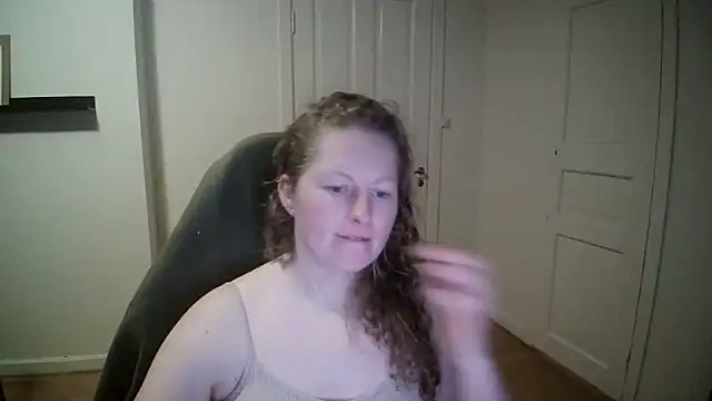 Girlnina-1995 online show from 01/20/25, 03:39