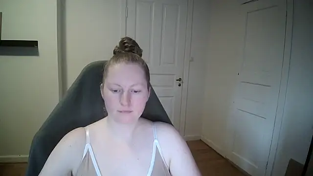 Girlnina-1995 online show from 02/05/25, 01:44