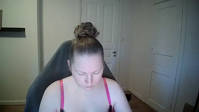 Girlnina-1995 online show from 02/06/25, 10:15