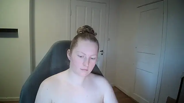 Girlnina-1995 online show from 02/06/25, 01:21