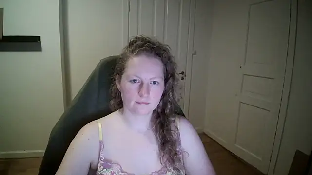 Girlnina-1995 online show from 03/05/25, 09:04