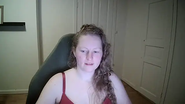 Girlnina-1995 online show from 03/18/25, 07:53