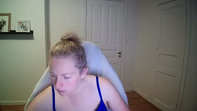 Girlnina-1995 online show from 09/16/25, 02:29