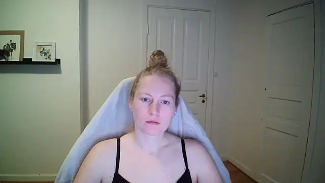 Girlnina-1995 online show from 10/21/25, 11:22