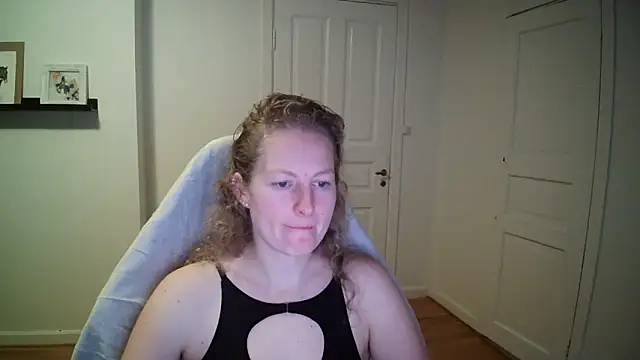 Girlnina-1995 online show from 11/05/25, 09:20