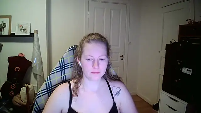 Girlnina-1995 online show from 01/12/26, 08:36