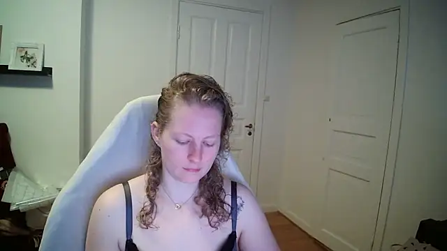 Girlnina-1995 online show from 03/12/26, 09:59