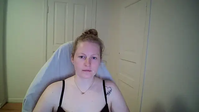 Girlnina-1995 online show from 04/16/26, 02:29