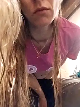 eatmeplease44 online show from 09/18/25, 06:21