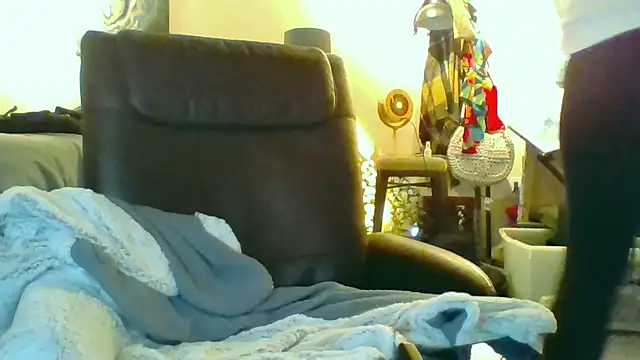 eatmeplease44 online show from 10/18/25, 05:21