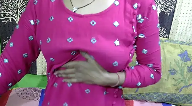 Snapshot of Indian_Horny_Wife chatting on 01/17/25, 08:33 Indian Horny Wife online show from 01/17/25, 08:33