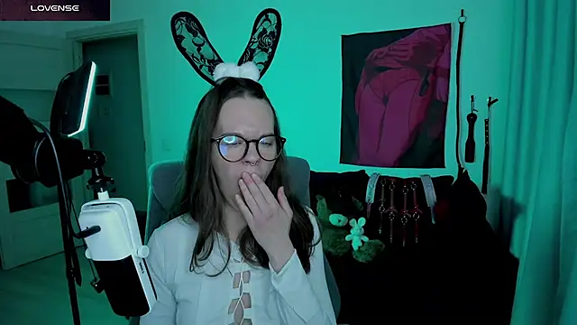 DivineBite online show from 04/18/26, 07:58