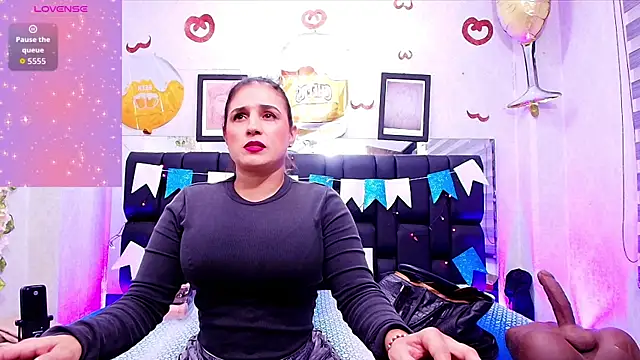  carolina fox online show from 10/01/25, 03:01