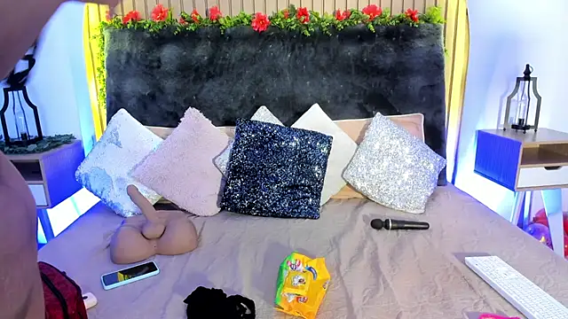 Karlagonzales  online show from 02/25/25, 06:42