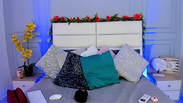 Karlagonzales  online show from 03/12/25, 06:33