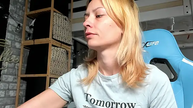 karo123421 online show from 09/14/25, 08:02