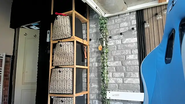 karo123421 online show from 09/24/25, 10:18