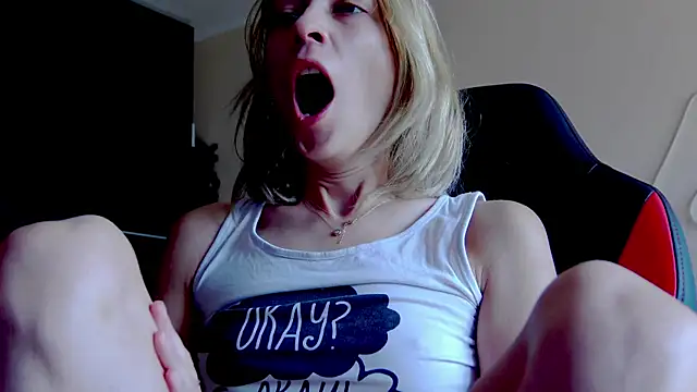 karo123421 online show from 10/11/25, 08:24