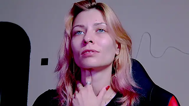 karo123421 online show from 11/03/25, 09:38