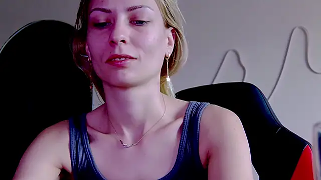 karo123421 online show from 11/14/25, 08:35