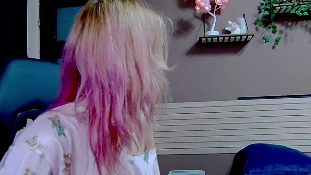 karo123421 online show from 12/04/25, 07:44