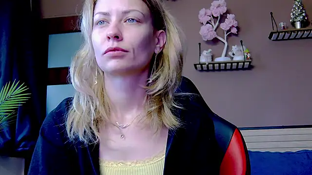 karo123421 online show from 12/15/25, 06:50