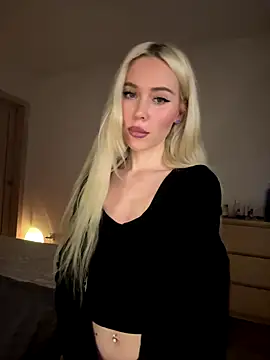 xDinnax online show from 12/15/25, 03:49