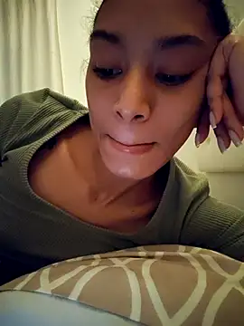 Leaberry online show from 12/05/25, 01:47