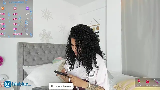 Snapshot of Kianna__ chatting on 06/18/26, 12:33 Kianna online show from 06/18/26, 12:33