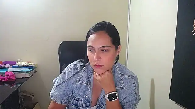 kendall 52 online show from 12/20/24, 01:43