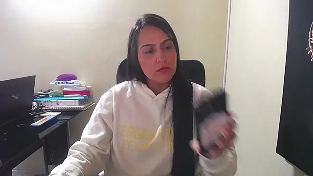 kendall 52 online show from 10/13/25, 12:27