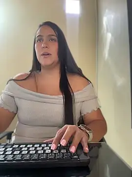 kendall 52 online show from 04/15/26, 02:57